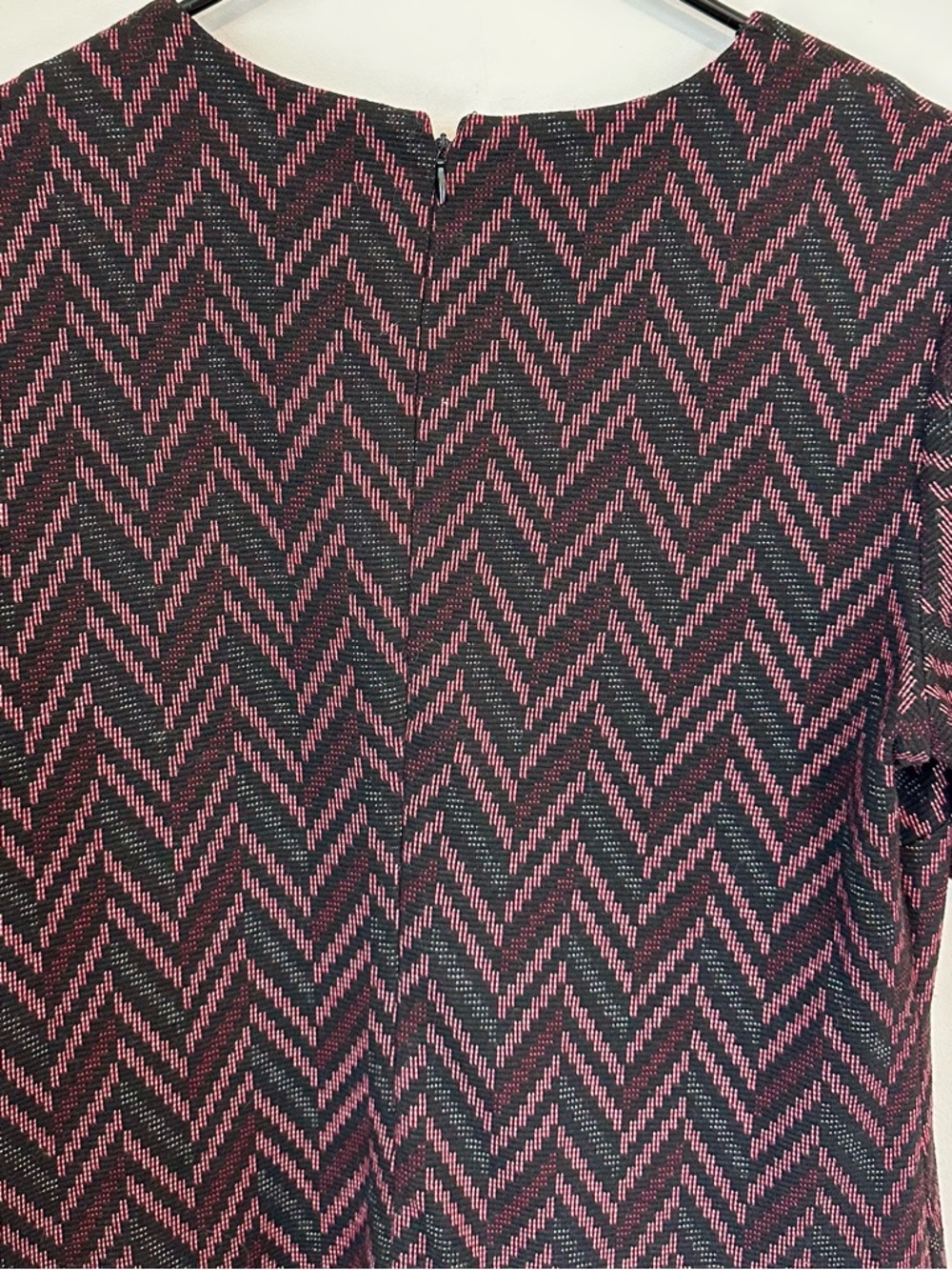 Calvin Klein Black & Pink Chevron Mini Dress - Size: 8 - Picture 6 of 7